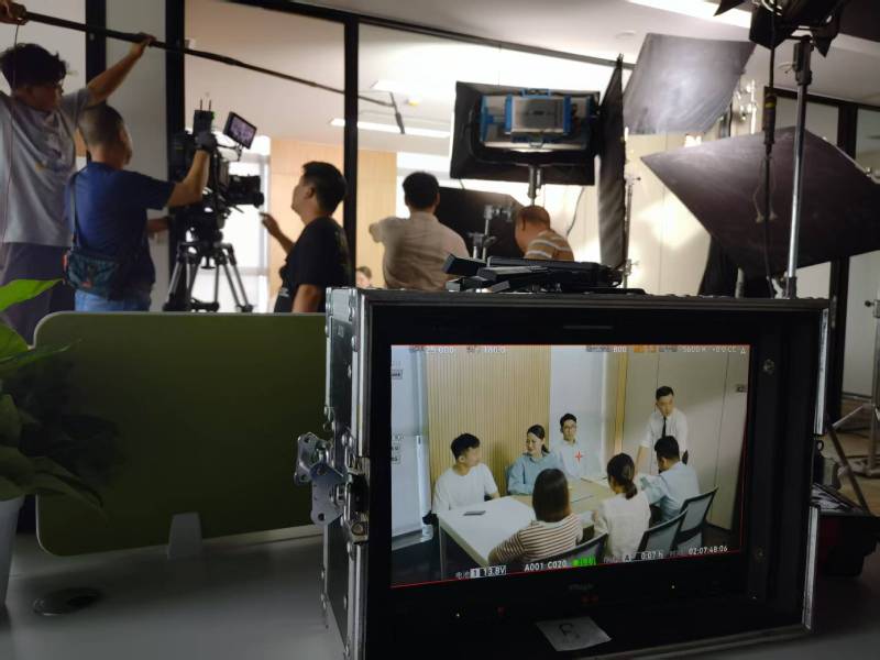金坛市TVC拍摄公司：科技产品视觉化大师，诠释未来感与功能美学